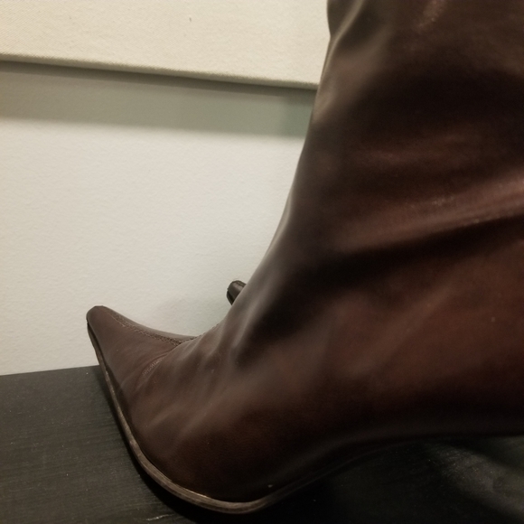 Boots - Picture 4 of 10